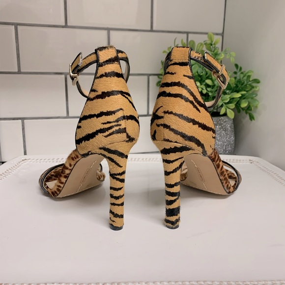 Vince Camuto Lauralie Leopard Print Ankle Strap Sandal - Picture 3 of 4